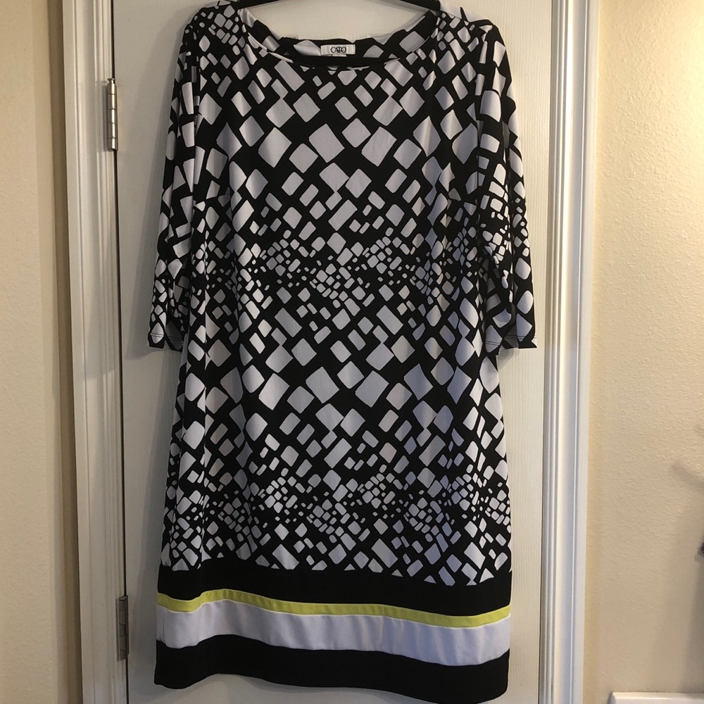 Women’s 3/4 sleeve Black and White dress